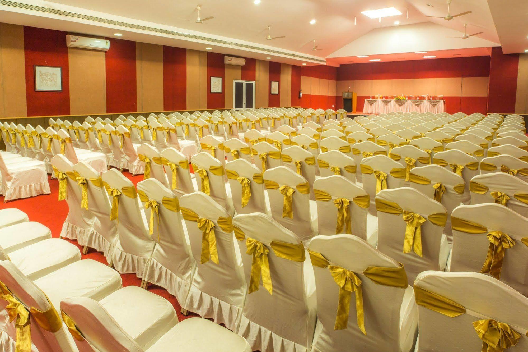 Rustic Leisures Llp Hotel Kochi Exterior photo
