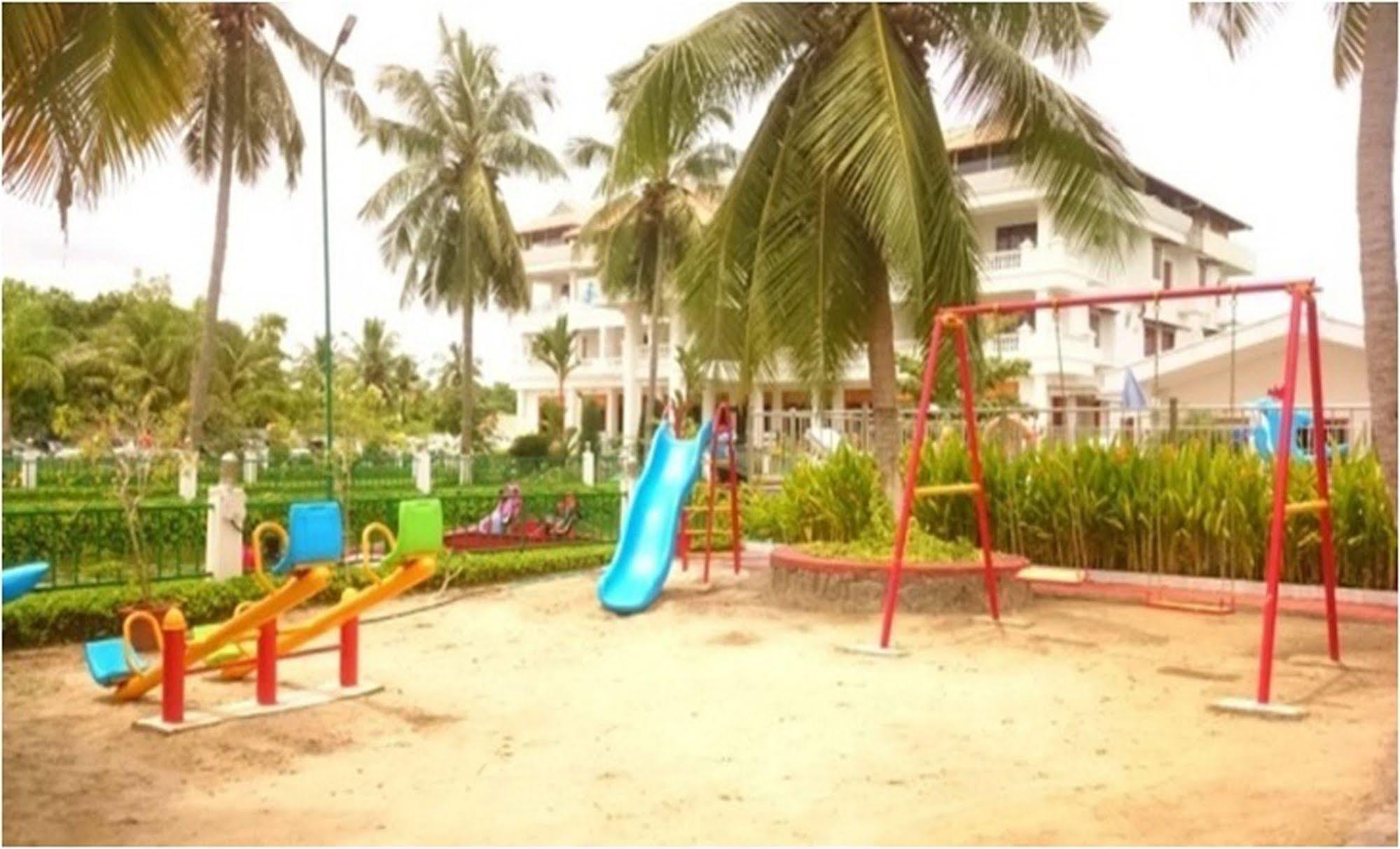 Rustic Leisures Llp Hotel Kochi Exterior photo