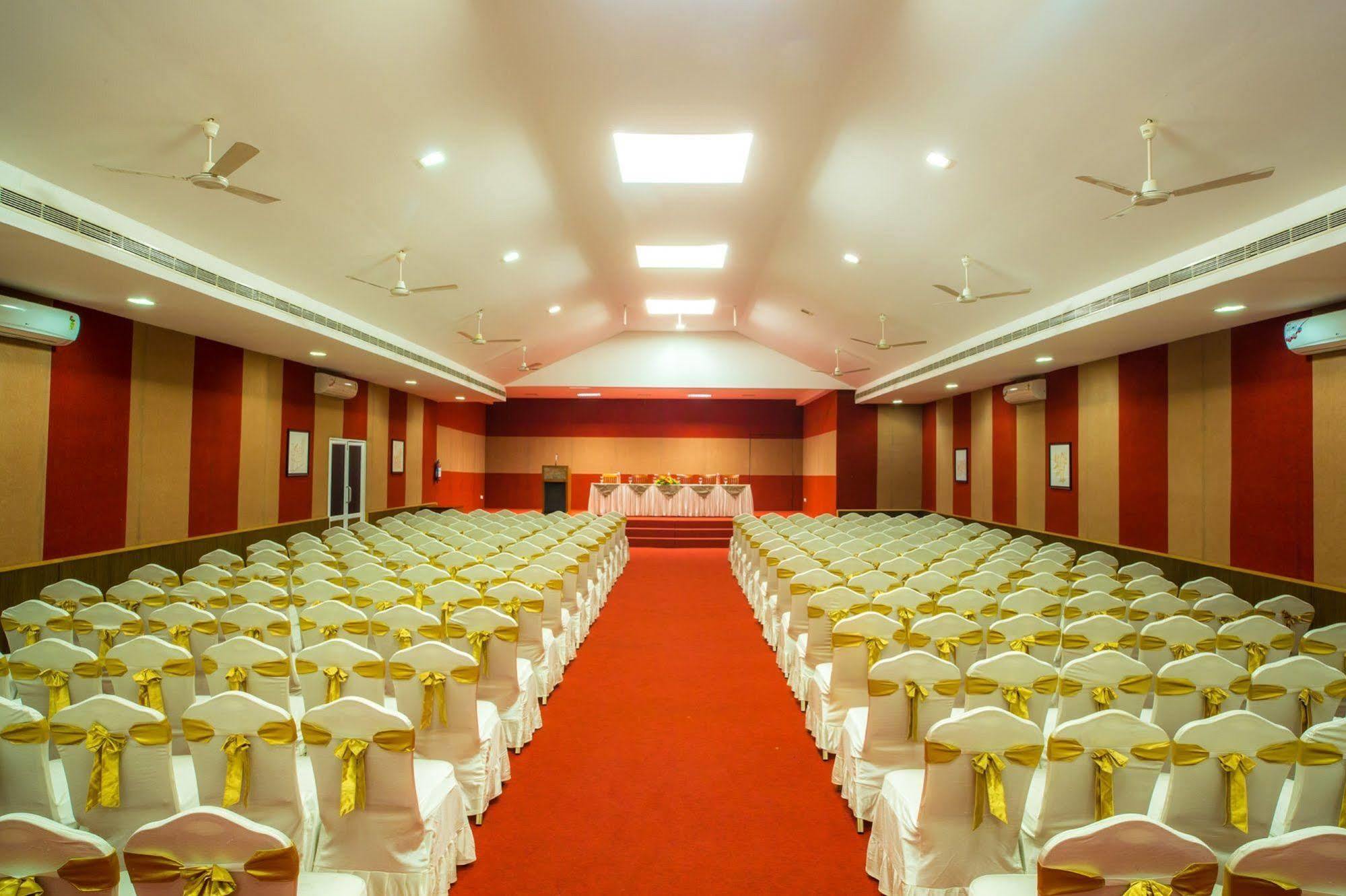 Rustic Leisures Llp Hotel Kochi Exterior photo